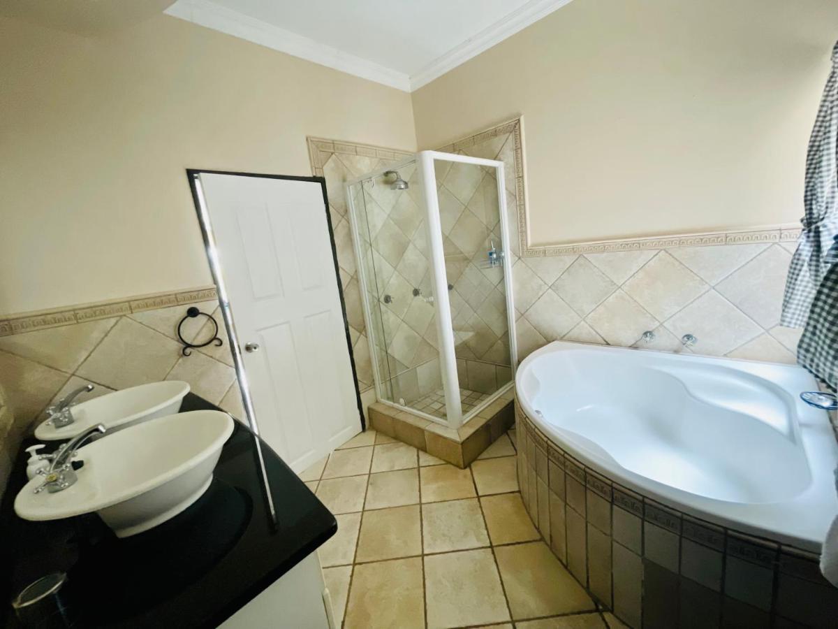 Hotel The Yacht House Hartbeespoort Exterior foto
